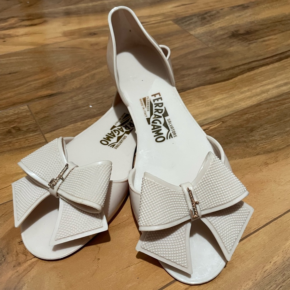 Ferragamo jelly flats beige/sand color size 6